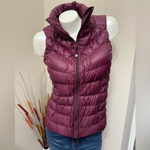 Athleta Goose Down Quilted Puffer Vest XS Womens Maroon Packable Goose Down EUC
